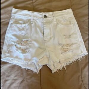 Hollister Women’s Short Distressed
Ivory White Denim Lace
Pockets Size 25/1